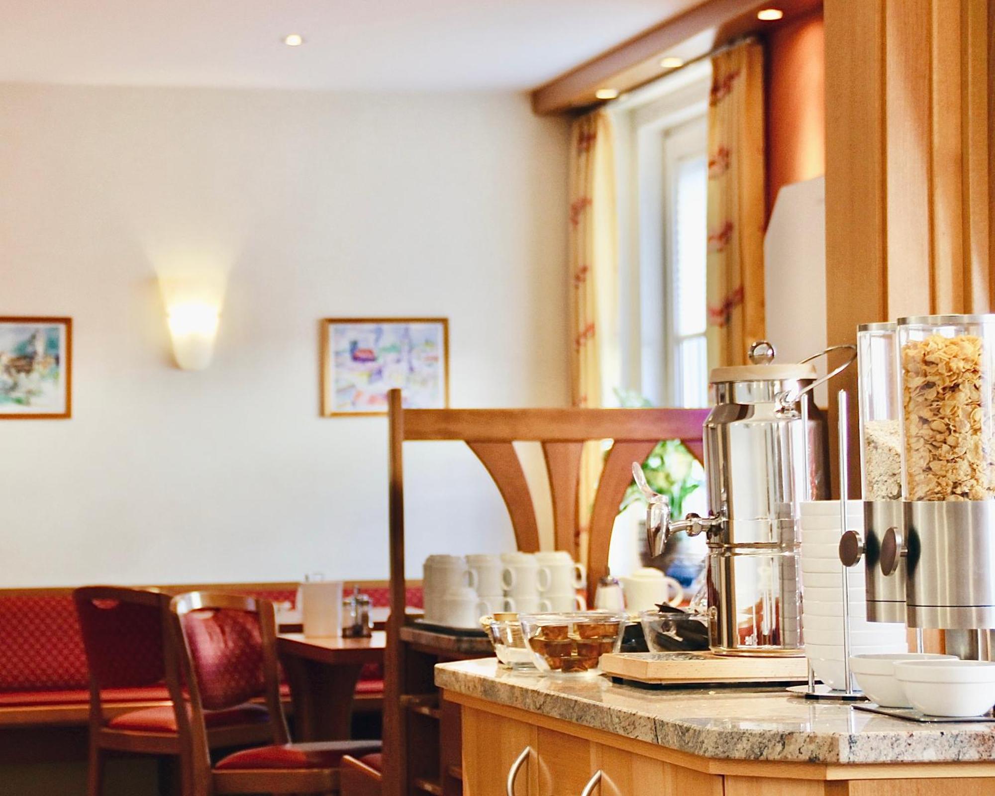 Hotel Kriemhild Am Hirschgarten, Munich